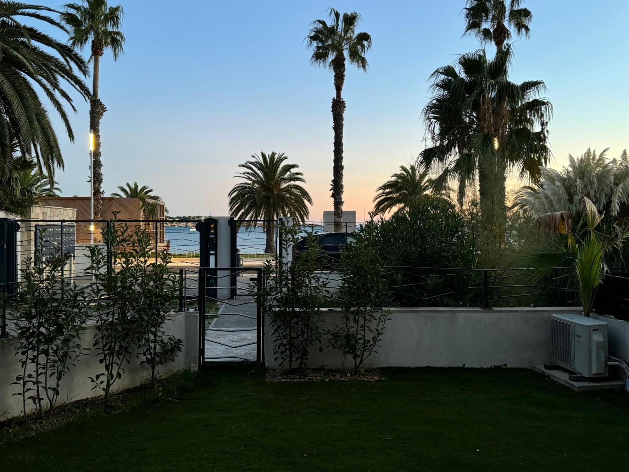 T3 Neuf Avec Terrasse Et Jardin Face A La Mer Bandol Exterior photo